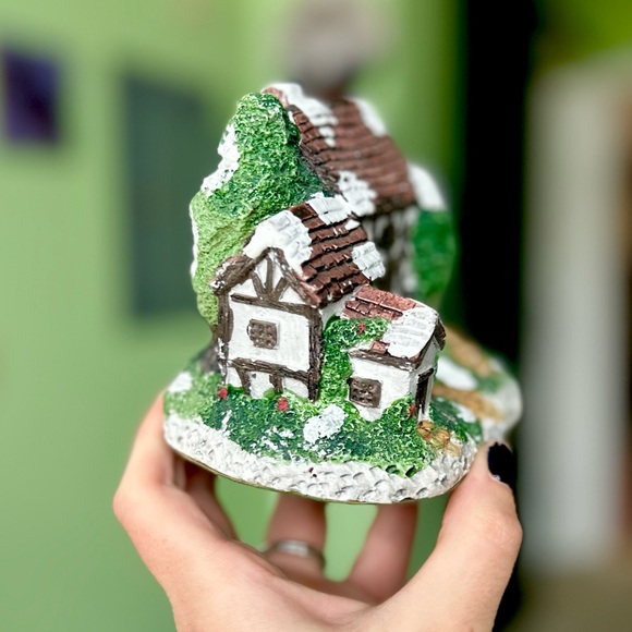 Vintage Cottagecore Mini Figurine Home Winter Scene Home Decor Accent - Picture 6 of 9